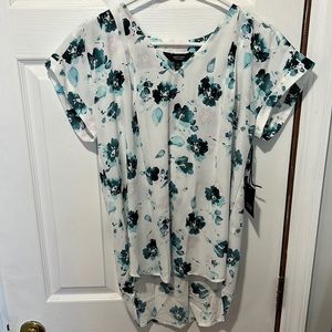 Simply Vera Verawang White and Blue Floral Short-Sleeve Blouse